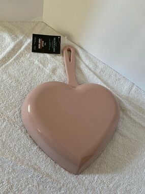 Smith & Clark Heart-Shaped Skillet pink new with tags nwt small flaw